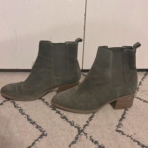 GAP suede ankle boots gray size 7